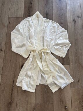 Victoria's Secret Ivory Satin Kimono Robe with Belt